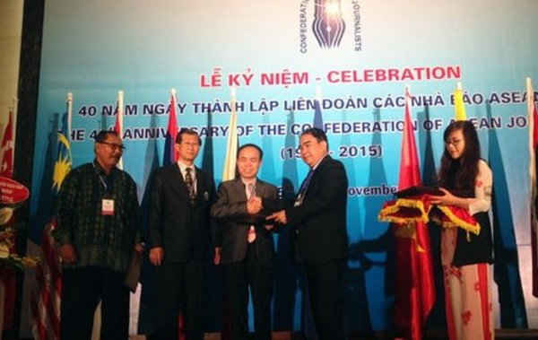 Ba nhà báo Việt Nam đoạt giải ảnh báo chí ASEAN về BĐKH