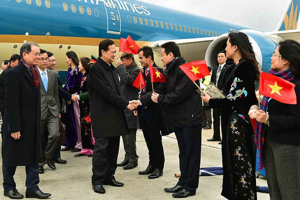 Thủ tướng Chính phủ Nguyễn Tấn Dũng tới Paris