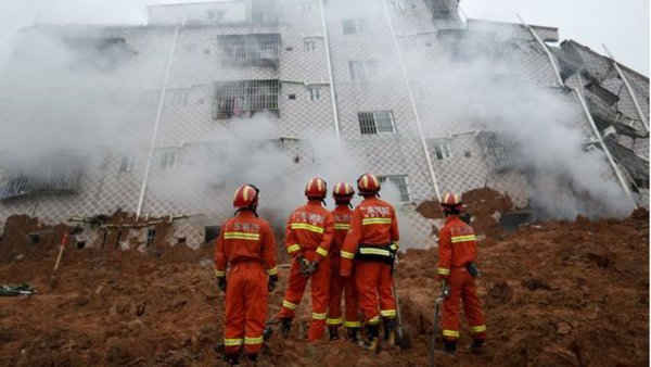 Lở đất ở Trung Quốc khiến 22 tòa nhà sụp đổ, 27 người mất tích