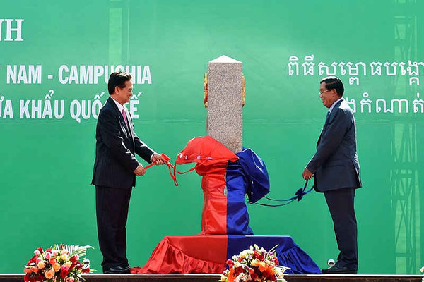Việt Nam, Campuchia khánh thành mốc giới số 30 trên đất liền