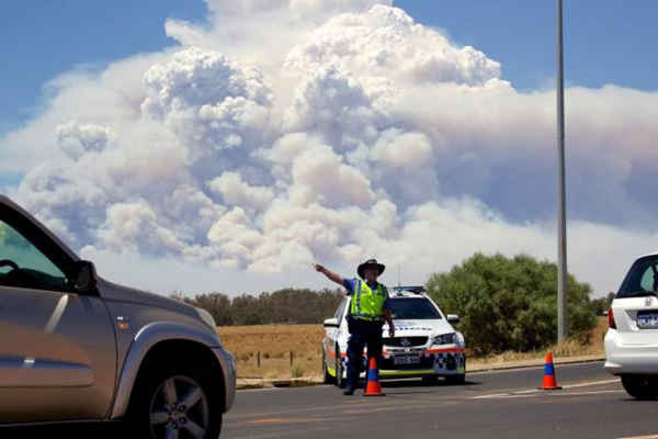Cháy rừng ở Tây Úc phá hủy gần 100 ngôi nhà, 3 người mất tích