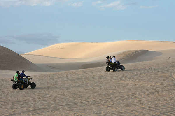 Báo nước ngoài ca ngợi các đồi cát ở Mũi Né