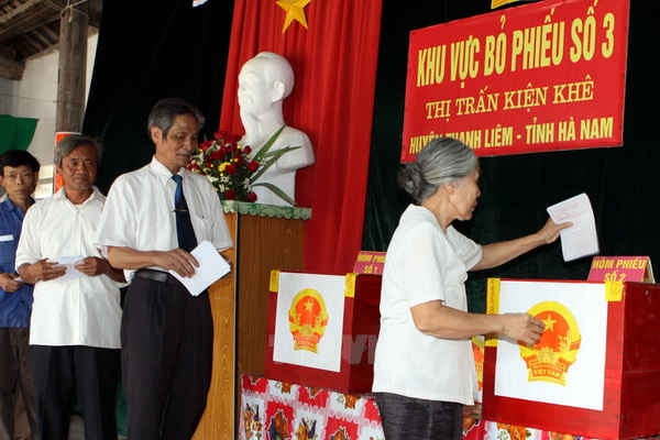 UBND quyết định việc thành lập tổ chức phụ trách bầu cử