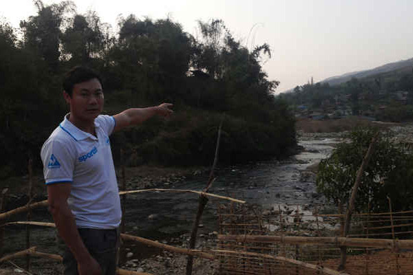 Lai Châu: Nhà thầu đổ thải lấp suối, dân lo nhà ngập lụt