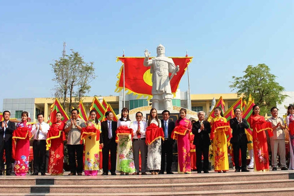 Khánh thành tượng Hoàng đế Quang Trung tại TPHCM
