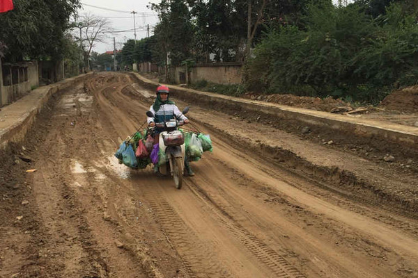 Xã Phú Mãn (Quốc Oai, Hà Nội): Làm đường mới, dân vẫn khổ vì ô nhiễm