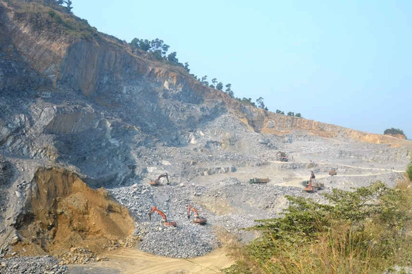 Đà Nẵng: Dân bức xúc, mỏ đá Hòa Phát vẫn ngang nhiên khai thác
