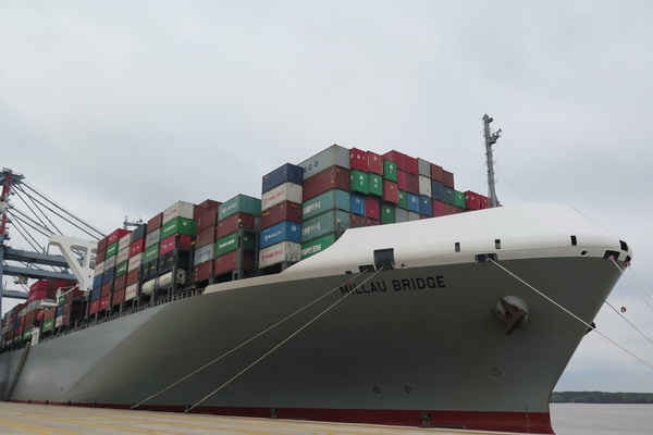 Cảng biển Việt Nam lần đầu tiên đón tàu container siêu lớn của Liên minh CKYHE
