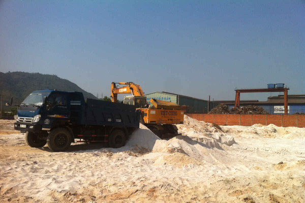 Đà Nẵng: "Núp bóng" thuê kho bãi, Cty Khoáng sản Transcend VN "ăn cắp" cát trắng