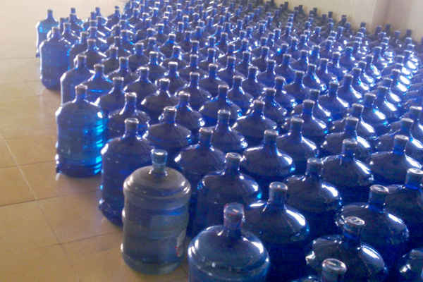 Hà Nội: Phát hiện 10 cơ sở sản xuất nước uống đóng chai không đạt chuẩn