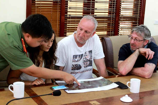 Lào Cai: Hơn 100 người tìm kiếm du khách người Anh gặp nạn