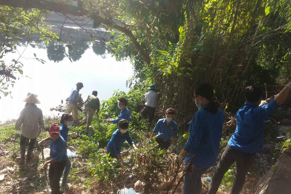 Thanh Oai (Hà Nội): Đội xung kích làm sạch môi trường