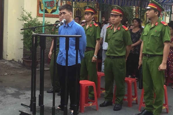 Mâu thuẫn gia sản bố mẹ để lại, em đâm hai anh thương vong