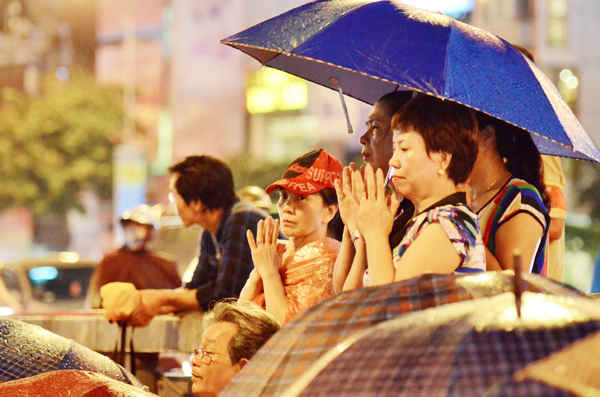 Hà Nội: Hàng nghìn người đội mưa dự lễ Vu Lan tại Tổ đình Phúc Khánh