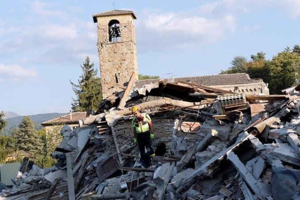 Italy: Nhiều thi thể nằm dưới đống đổ nát ở khu vực động đất
