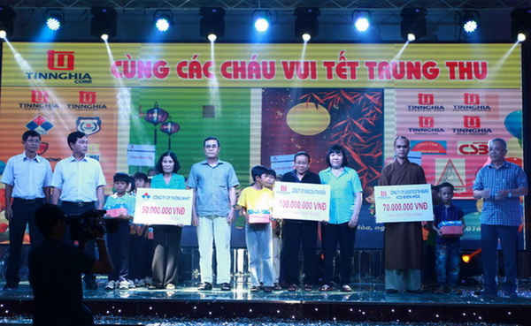 Tín Nghĩa tổ chức Tết Trung thu cho hơn 1.000 trẻ em mồ côi, khuyết tật