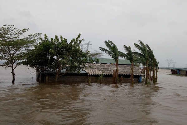 Quảng Bình: Tiếp tục mưa lớn, hàng trăm ngôi nhà lại ngập sâu