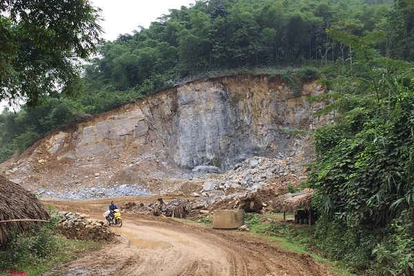 Quan Hóa (Thanh Hóa): Chủ tịch xã xác nhận hợp đồng thuê đất để DN khai thác đá?