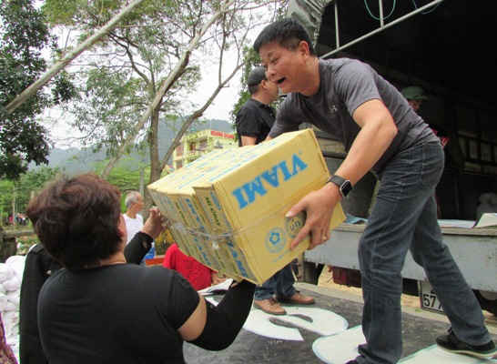 Báo TNMT, tổ chức thiện nguyện phối hợp  trao 1.000 suất quà cho người dân vùng lũ Quảng Bình