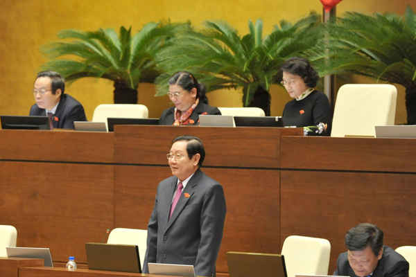 Bộ trưởng Bộ Nội vụ Lê Vĩnh Tân trả lời chất vấn của các đại biểu Quốc hội