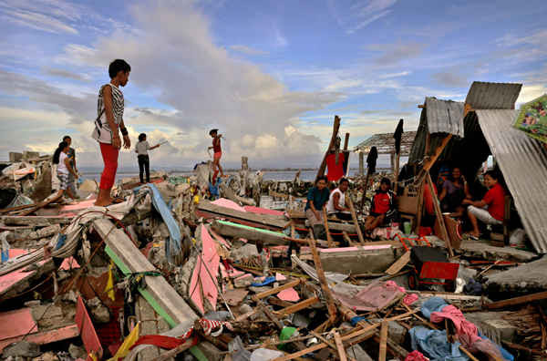 Philippines: Lo sợ bão tấn công, hàng ngàn người tháo chạy khỏi làng ven biển