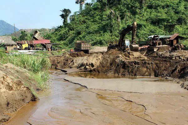Yên Bái: Vỡ nắp chắn hồ chứa bùn thải nhà máy tuyển quặng sắt