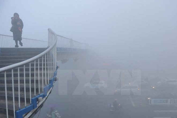 Trung Quốc ban bố cảnh báo sương mù và ô nhiễm không khí