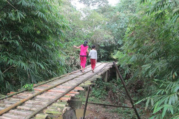 Thừa Thiên Huế: Thấp thỏm đi qua cầu tạm... hơn 40 năm