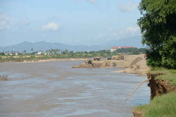 Ninh Thuận: Tổng kiểm tra khai thác cát trên sông Dinh