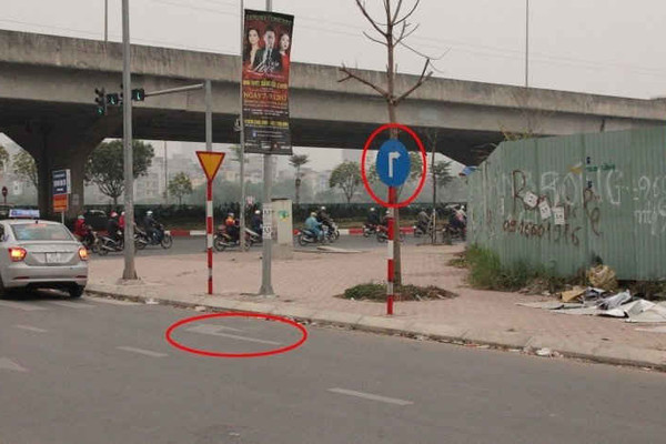 Hà Nội: Biển báo giao thông bị che khuất, nhiều người bị phạt oan