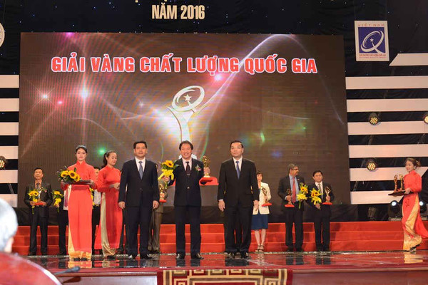 Xăng dầu Dung Quất giành giải Vàng chất lượng quốc gia 2016