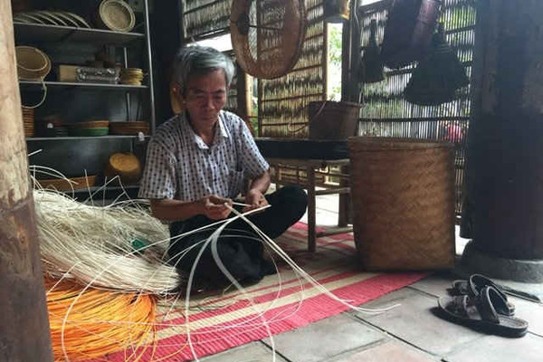 Triển lãm làng nghề mây tre đan Phú Vinh trên phố cổ