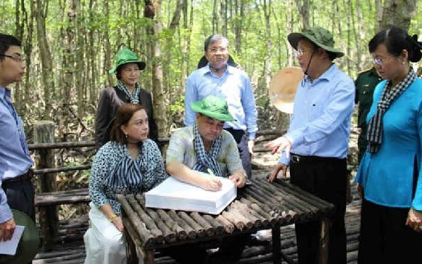 Đoàn IPU khảo sát rừng ngập mặn Cần Giờ