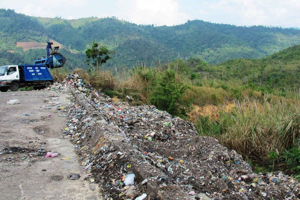 Bãi rác huyện Đăk Glei (Kon Tum): Nguy cơ ô nhiễm nguồn nước