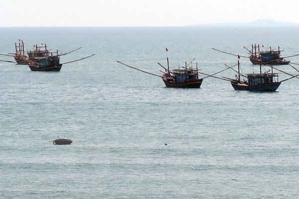 Cảng cá Cửa Tùng bị bồi lấp nghiêm trọng, tàu cá không thể ra vào