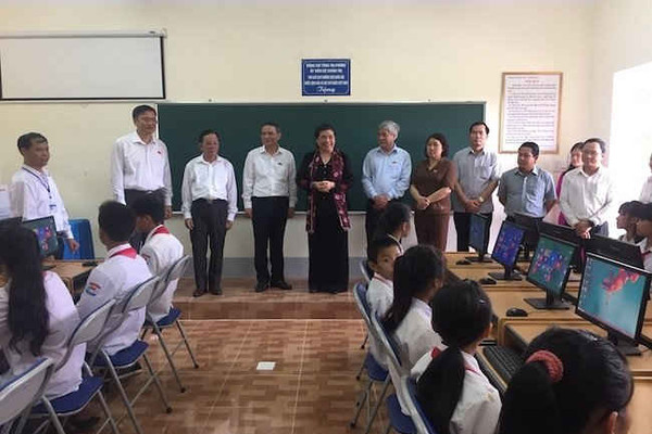 Phó Chủ tịch Quốc hội Tòng Thị Phóng tiếp xúc cử tri tại Sơn La