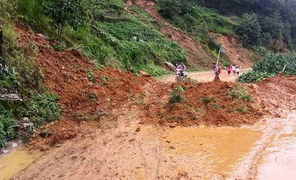 Lào Cai: Mưa lớn gây ách tắc nhiều tuyến đường
