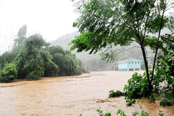 Thủy điện xả nước gây lũ lớn ở Lào Cai