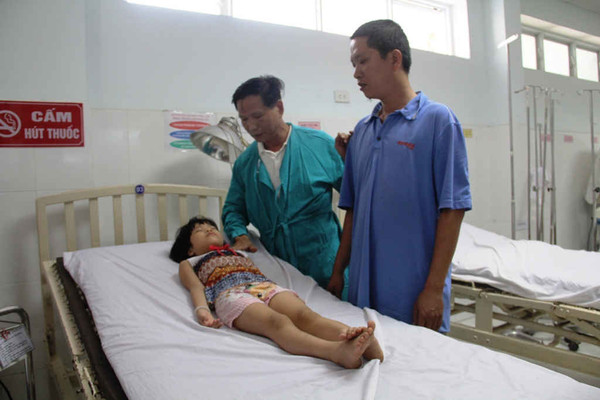 Quảng Nam: Gắp thành công đồng xu ra khỏi thực quản bé gái 5 tuổi
