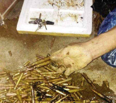 Đắk Lắk: Sửa nhà phát hiện nhiều hộp đạn