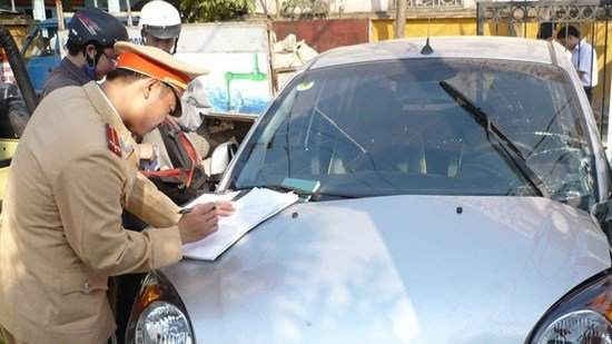 Phạt lỗi không mang bản chính Đăng kí xe: Bộ Tư pháp nói gì?