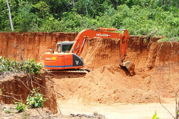Bình Định: Lợi dụng "san gạt mặt bằng" khu dân cư để khai thác đất?