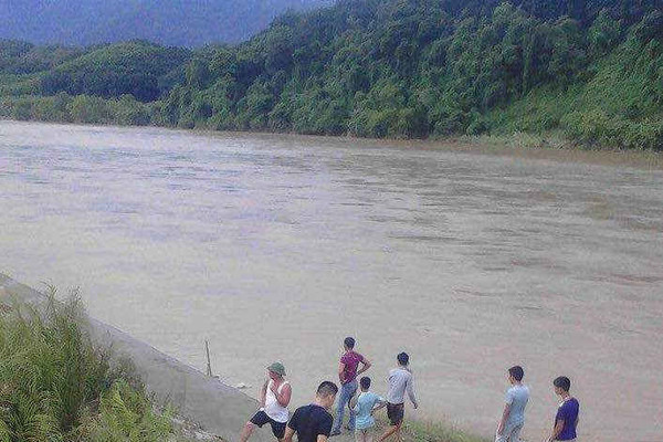 Lào Cai: Phát hiện một thi thể đàn ông dạt vào bờ sông Hồng