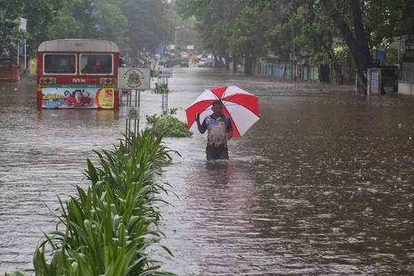 Ấn Độ: Mưa lớn gây ngưng trệ mọi hoạt động ở Thủ đô Mumbai