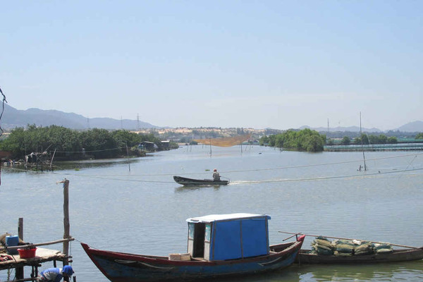 Bình Định: 450 hộ dân "đỏ mắt" chờ xây cầu Huỳnh Đông