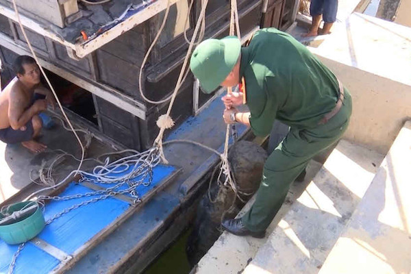 Quảng Trị: Phát hiện ngư lôi chưa phát nổ khi nạo vét luồng lạch Cửa Việt
