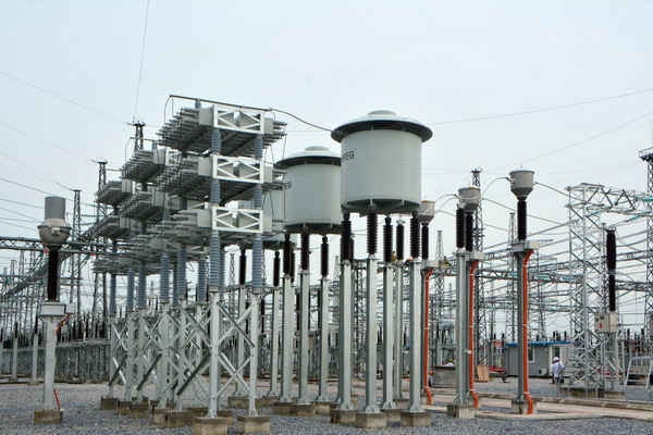 EVNNPT: Hoàn thành lắp đặt tụ bù ngang đầu tiên