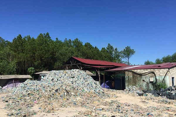 Thừa Thiên Huế: Dân bức xúc "tố" cơ sở tái chế nhựa gây ô nhiễm