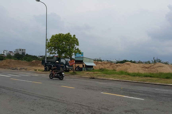 Đà Nẵng: Không thống kê nổi các bãi tập kết cát trái phép ở Hòa Minh