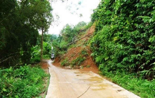 Lào Cai: Mưa lũ gây sạt  lở sập nhà dân